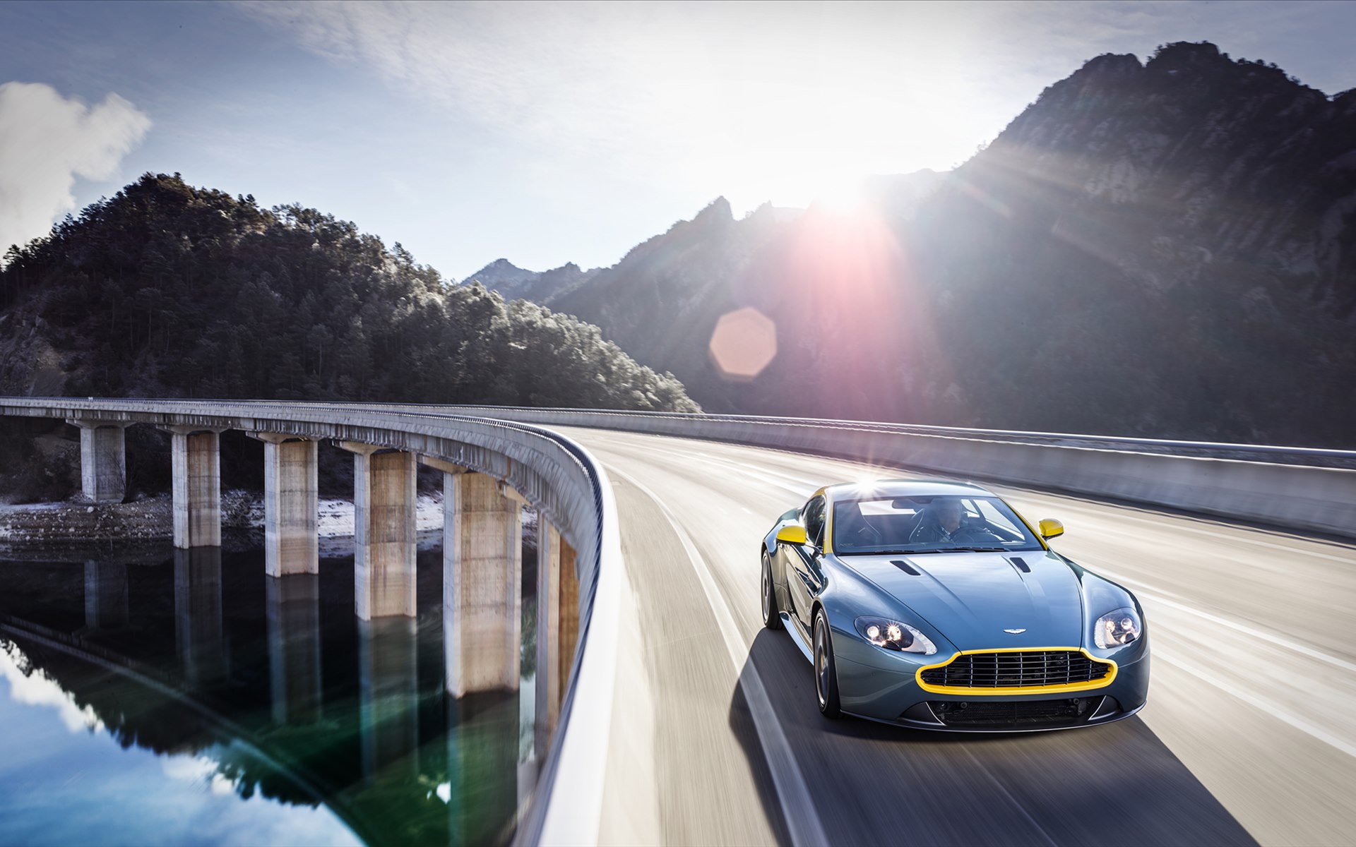 Aston Martin V8 Vantage N430 2015